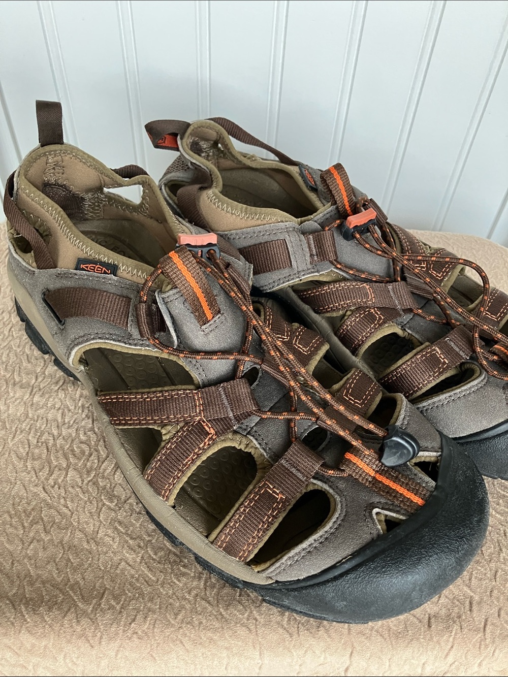 KEEN Sandals Mens 11 Brown Hiking Water Shoes Closed Toe